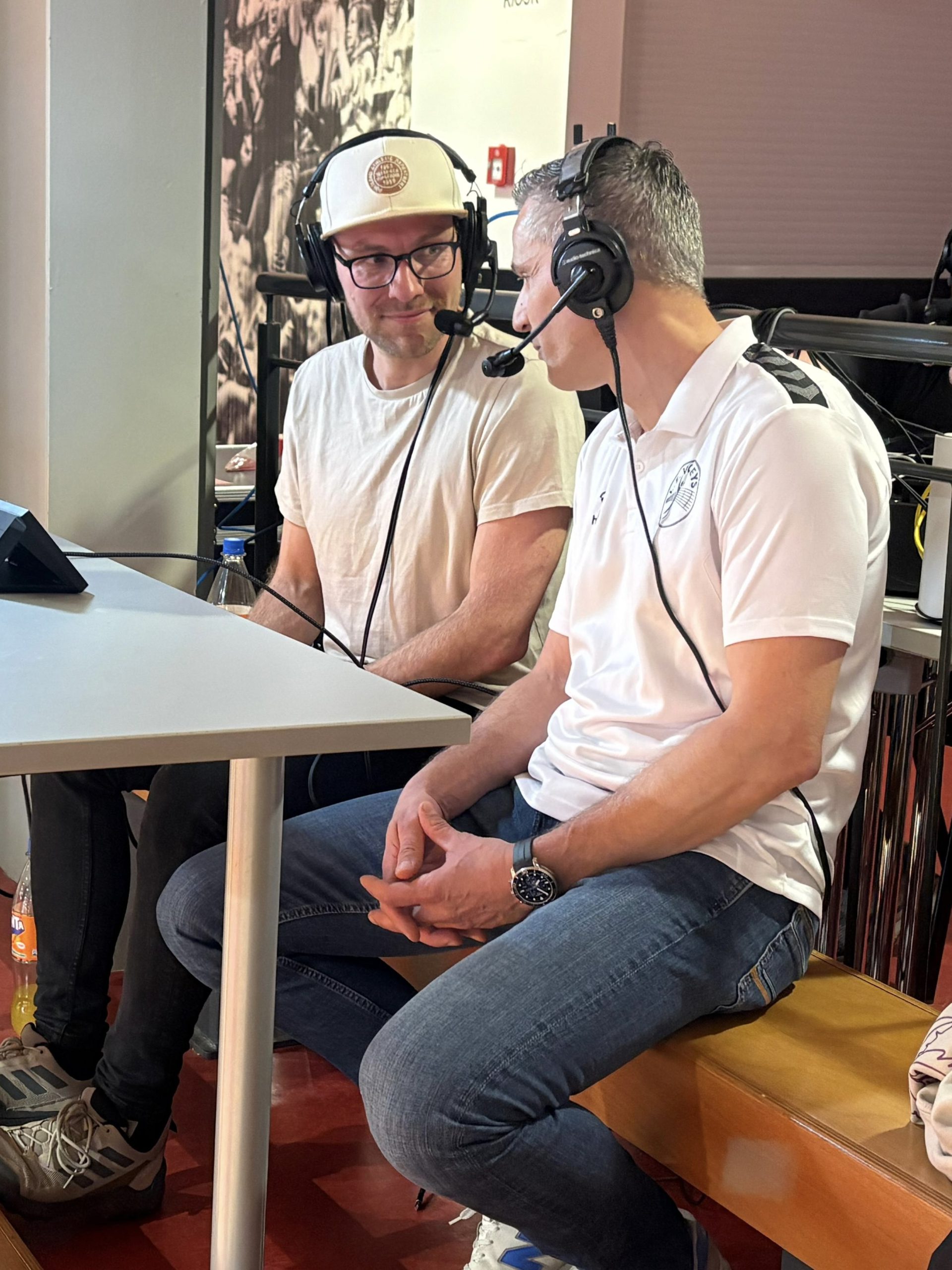 Teammanager Axel Roscher im Interview mit Kommentator Kenny