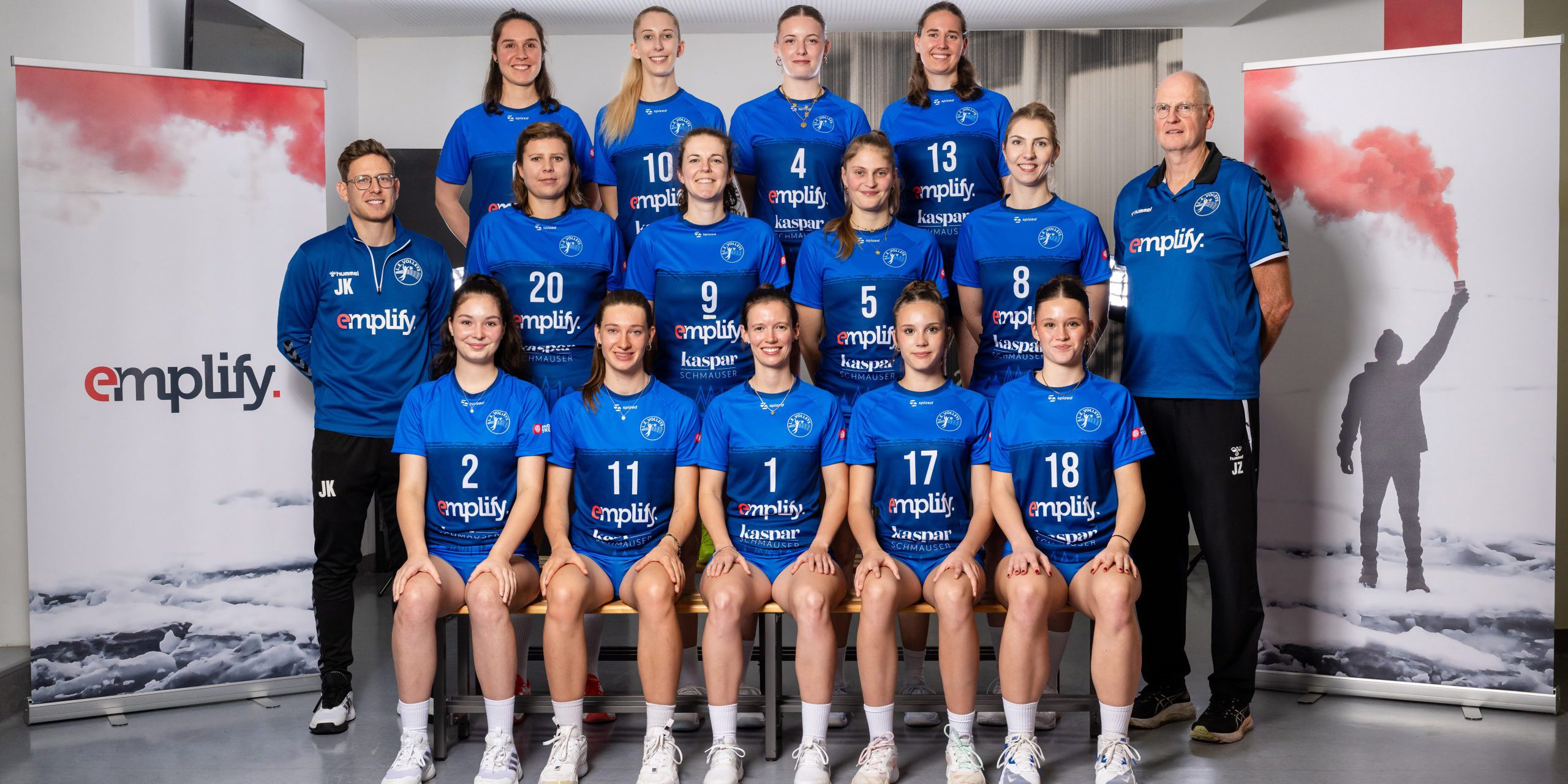 Spielerinnenporträts und Teamfoto am 04.11.2025 in Leipzig (Sachsen).